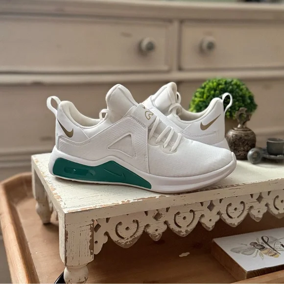 Nike Air Max Bella TR5 Sneakers - Picture 1 of 12